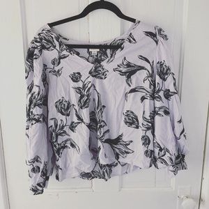 Lavender floral, flowy top!